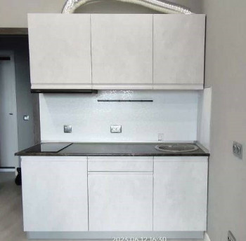 Модульная кухня Бруклин 2.4 x 2 м (Бетон белый) в Горячегорске - goryachegorsk.mebel54.com | фото